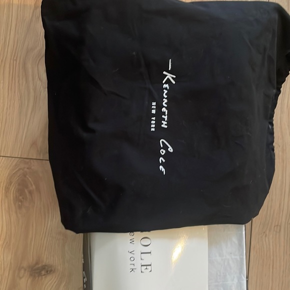 Kenneth Cole NEW YORK Leather Strappy Sandals - Picture 10 of 10